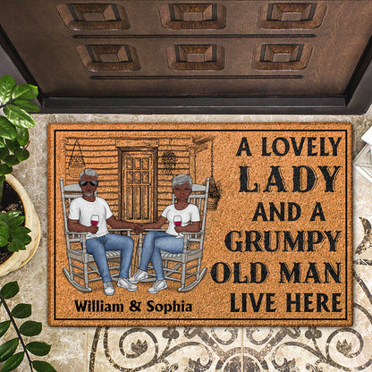 Family Couple A Lovely Lady And A Grumpy Old Man Live Here Doormat - Funny Couple Gift For Home Entryway - Non-Slip Rubber Base, Plush Velour