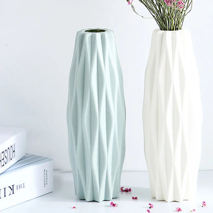 21cm Modern Flower Vase, White Pink Green Plastic, Nordic Style Home Decor, Ideal for Living Room and Small Flower Arrangements, Minimalist Ornament, Shatter-Resistant